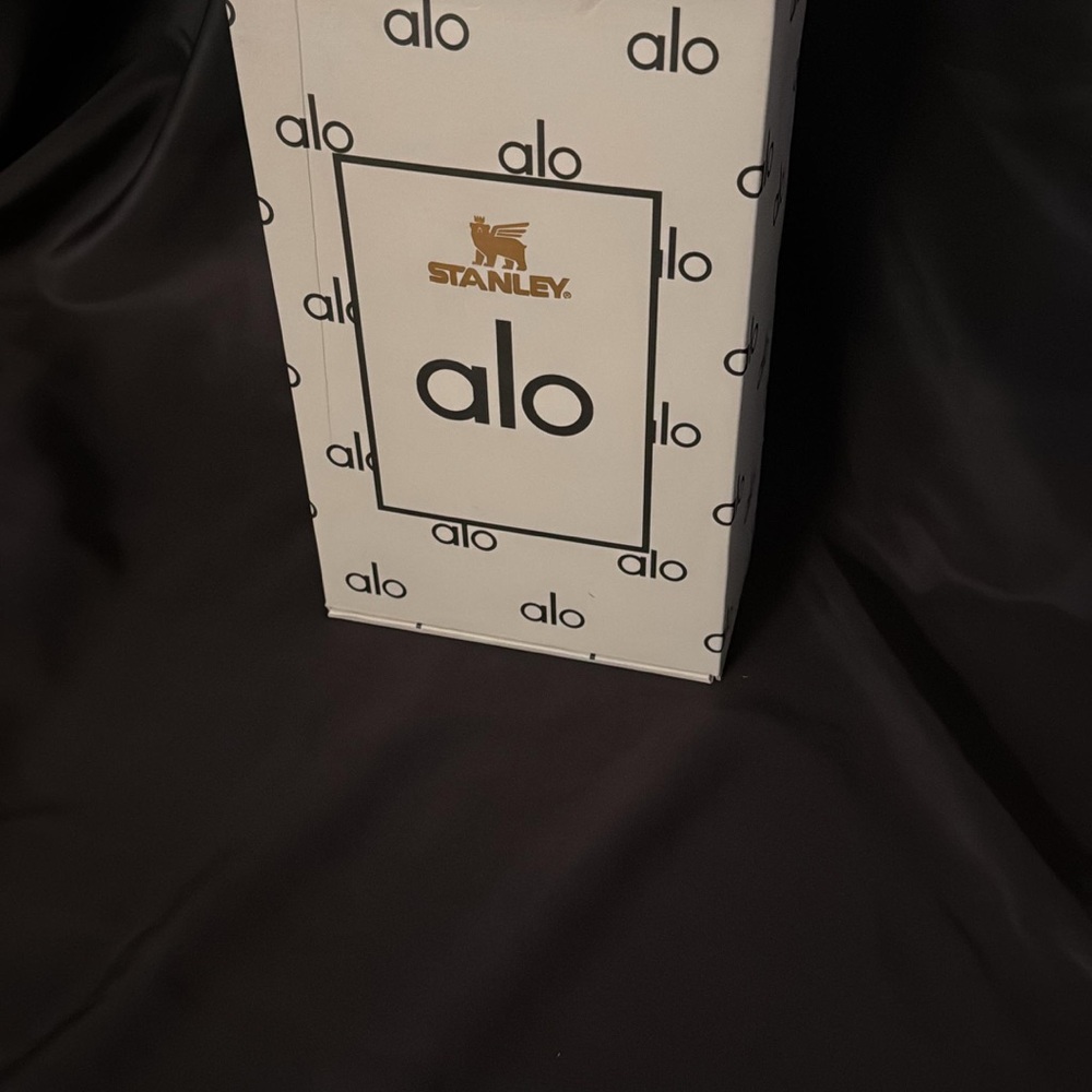 Stanley Alo Black and Gold Box - Picture 2 of 3